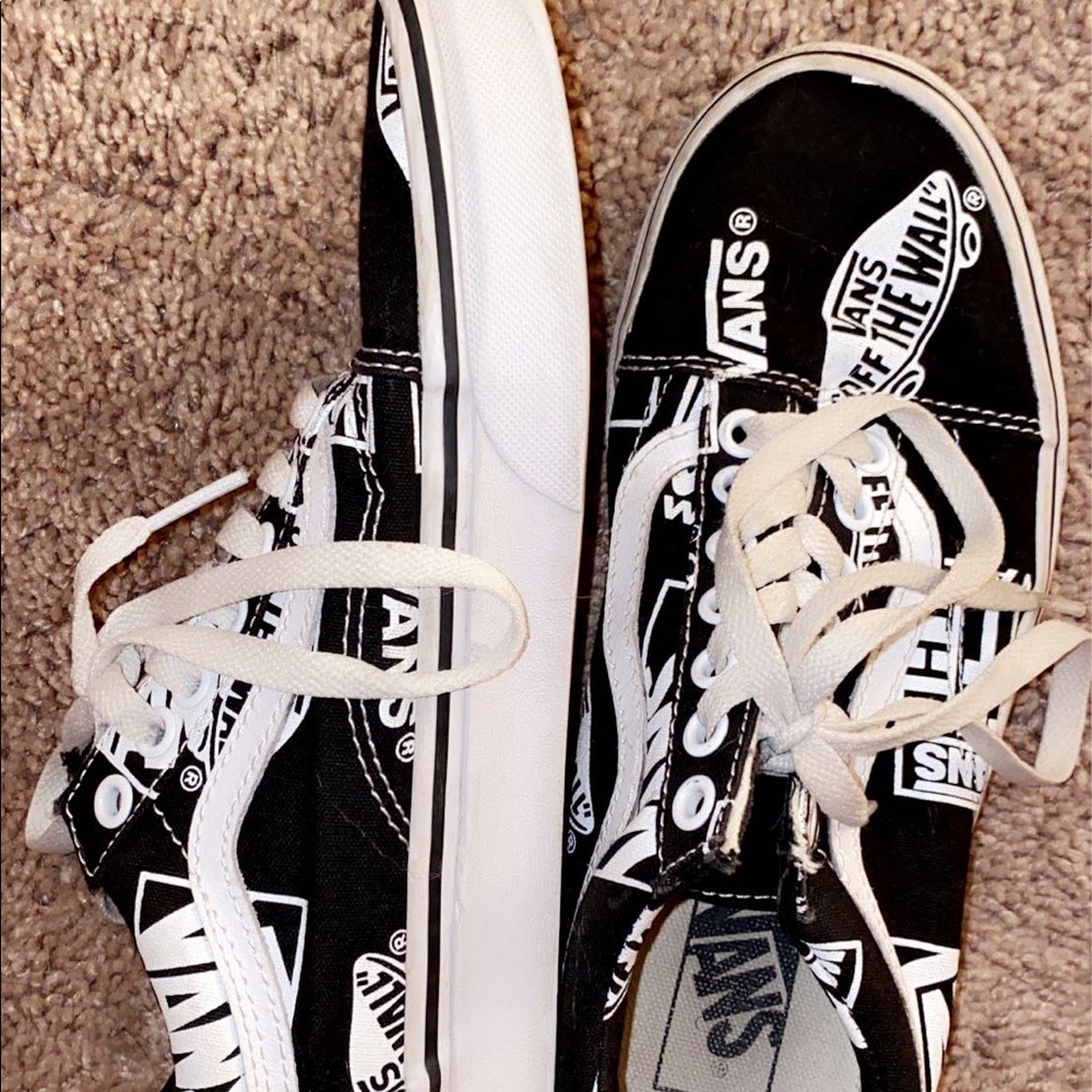 logo vans
